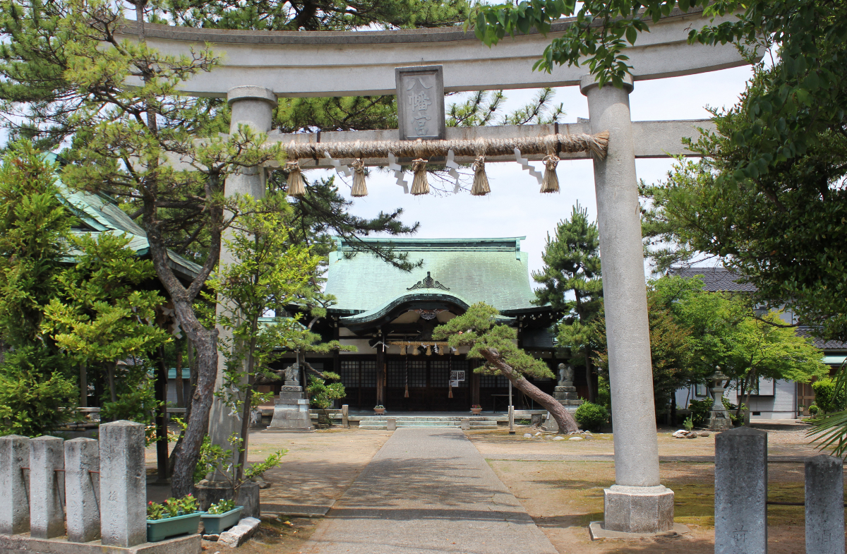 鳥居と拝殿