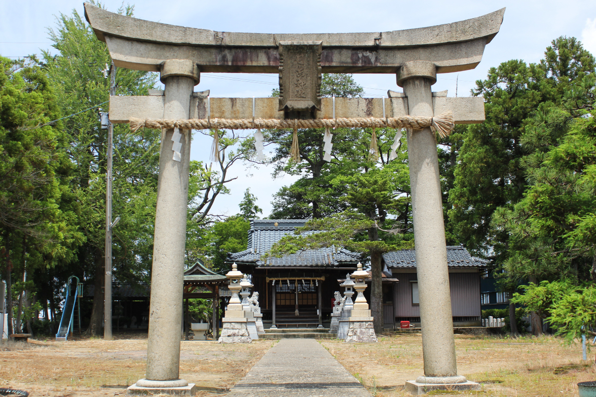 鳥居と拝殿