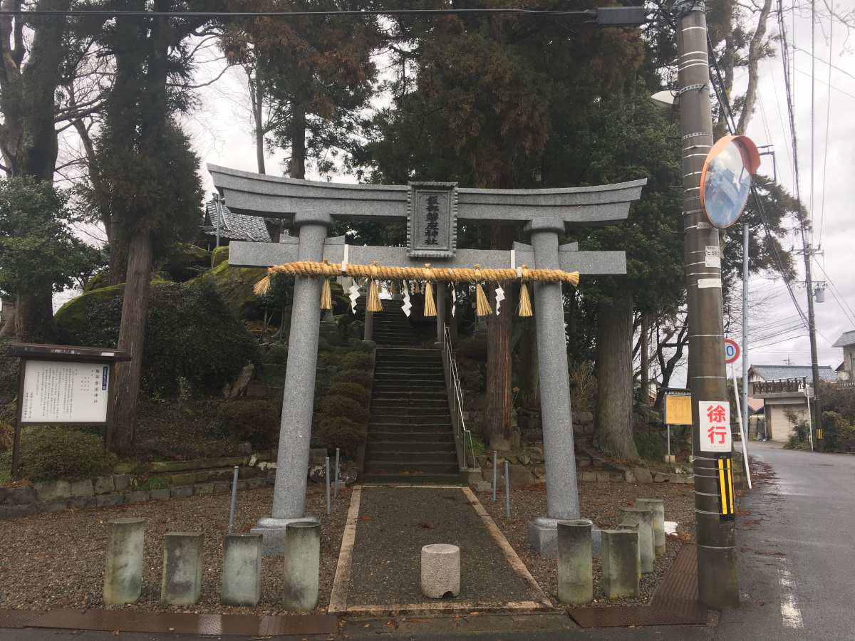 鳥居と石段