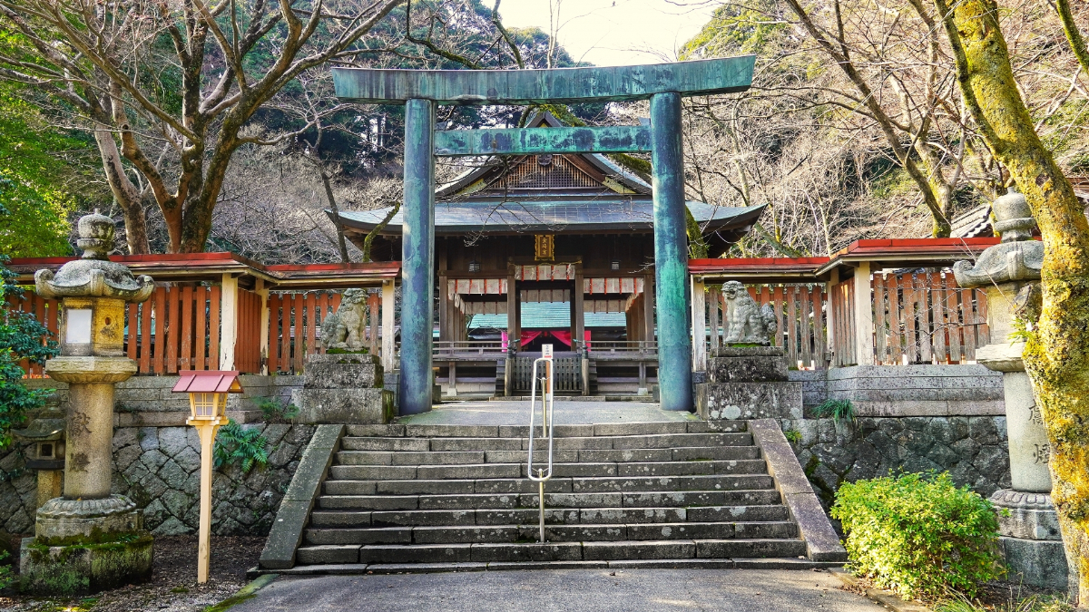 鳥居と拝殿