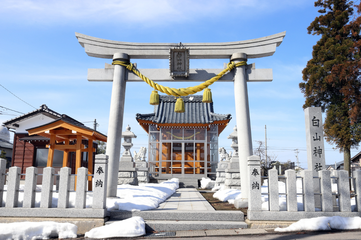 鳥居と社殿