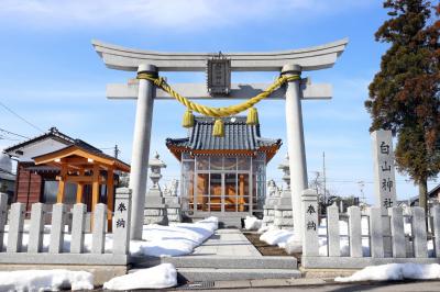 森田新保白山神社 鳥居と社殿