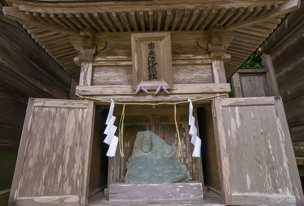 市恵比須社 石造りの夫婦の恵比須神
