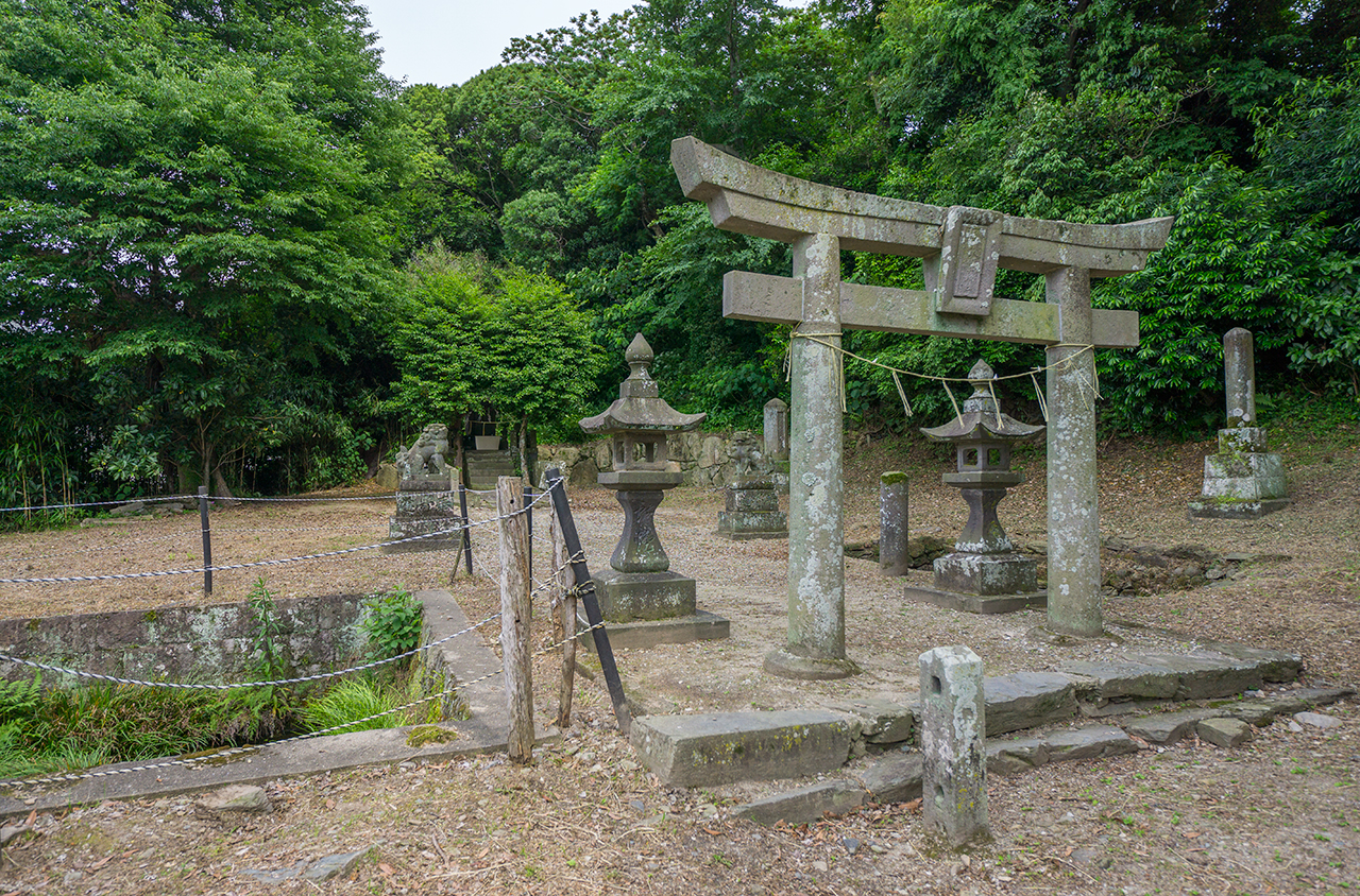 味水御井神社 社殿 斜め