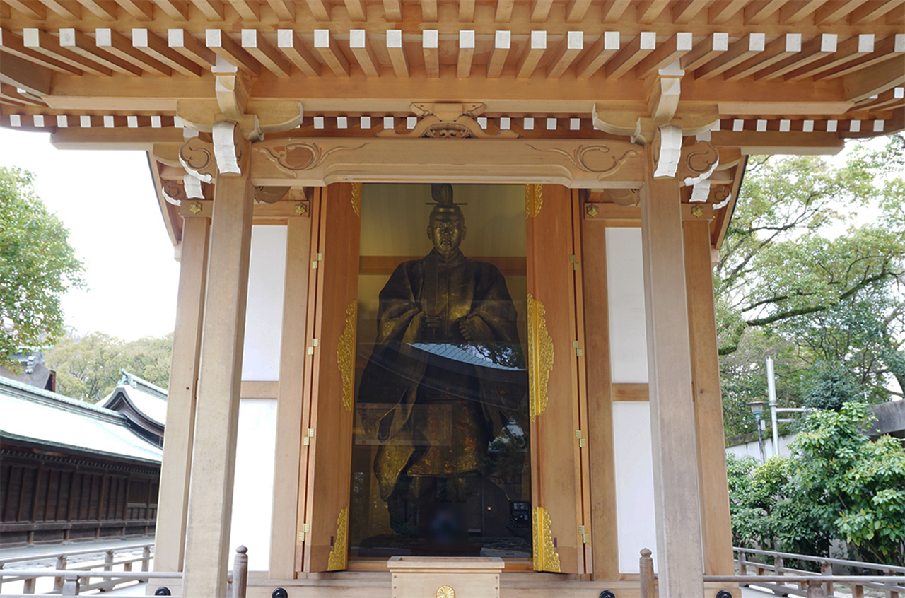 亀山上皇尊像