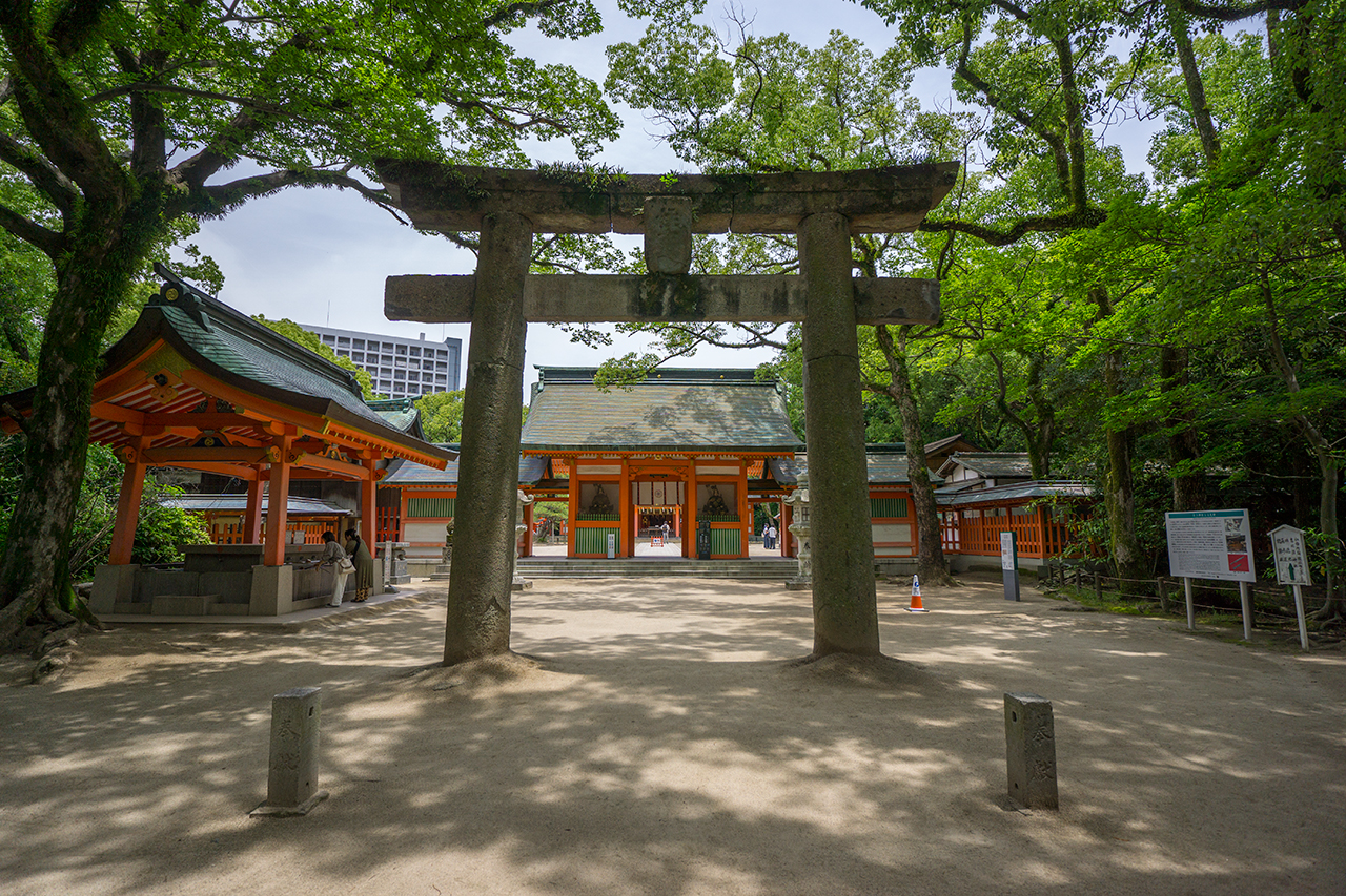 第二鳥居と随身門（神門）