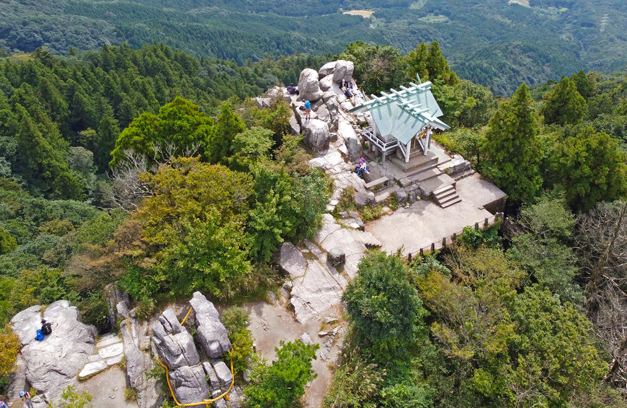 上空からみた宝満山頂上