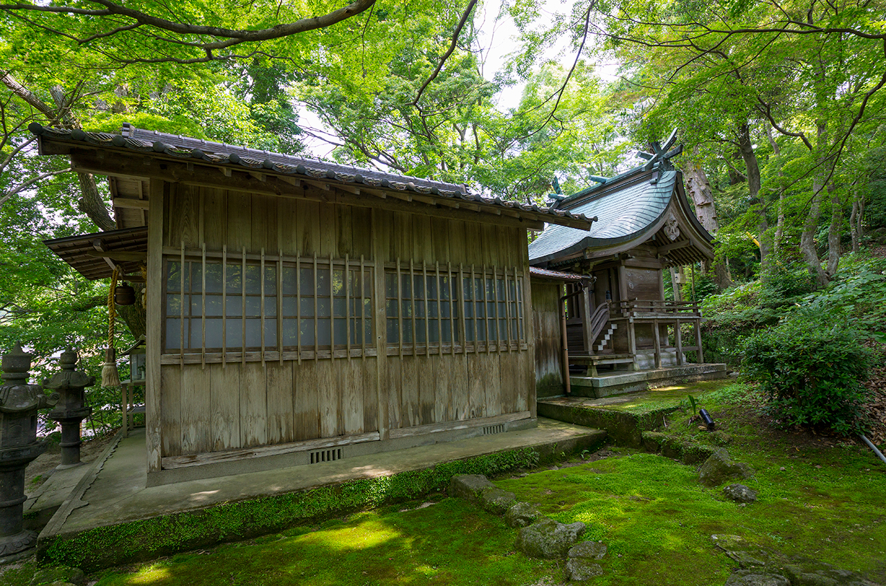 竈門神社 式部稲荷社 拝殿と本殿