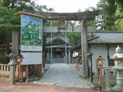 飯盛神社 鳥居と拝殿