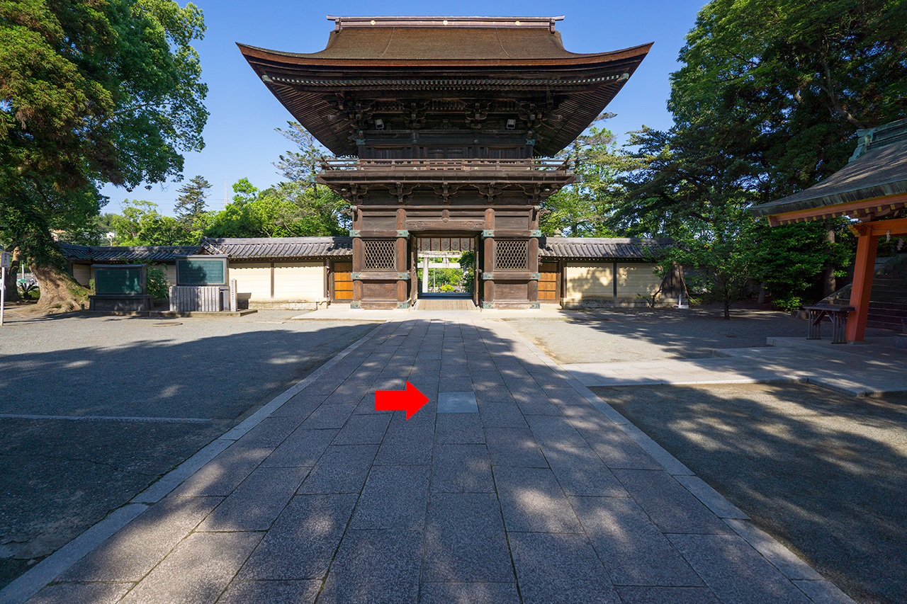 1枚だけ色が違う石畳