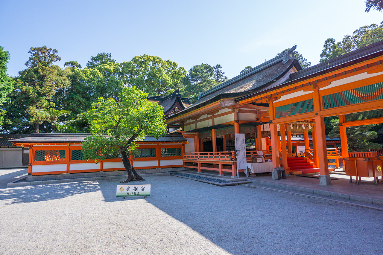 拝殿と幣殿と本殿