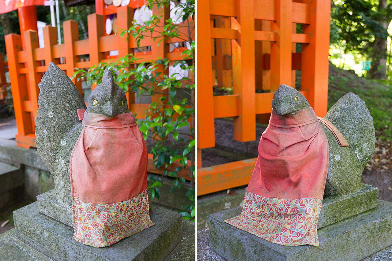鶏石神社 鶏像(狛犬の代わり)