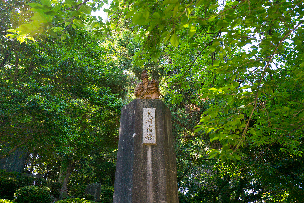 武内宿禰の銅像