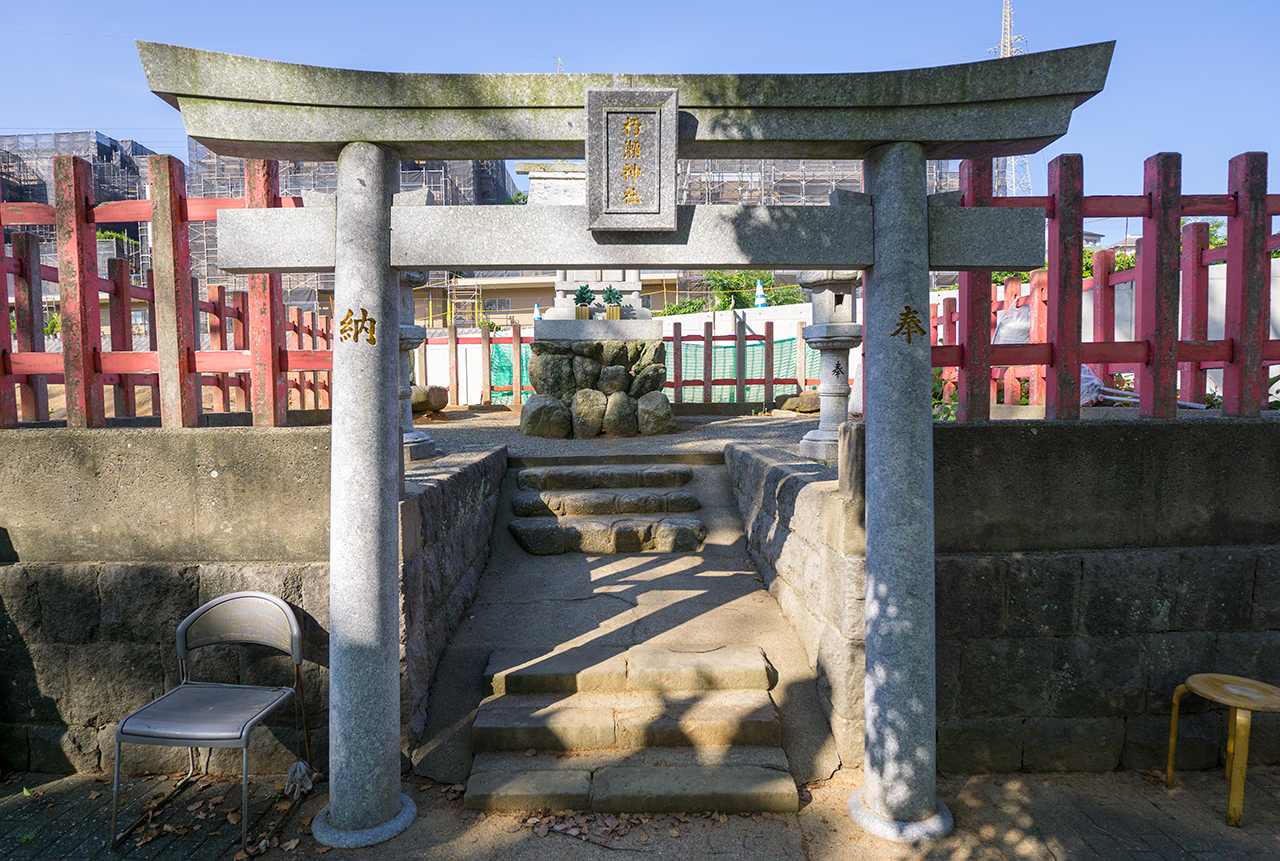 朽瀬神社 鳥居と社殿