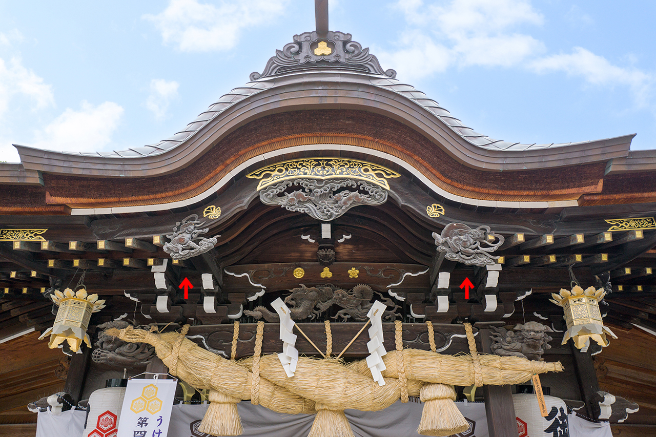 拝殿破風の彫刻