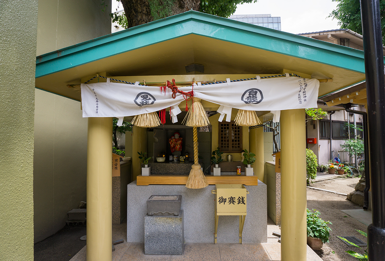 白龍権現社・児安社 社殿全体