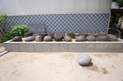 櫛田神社 力石 正面 