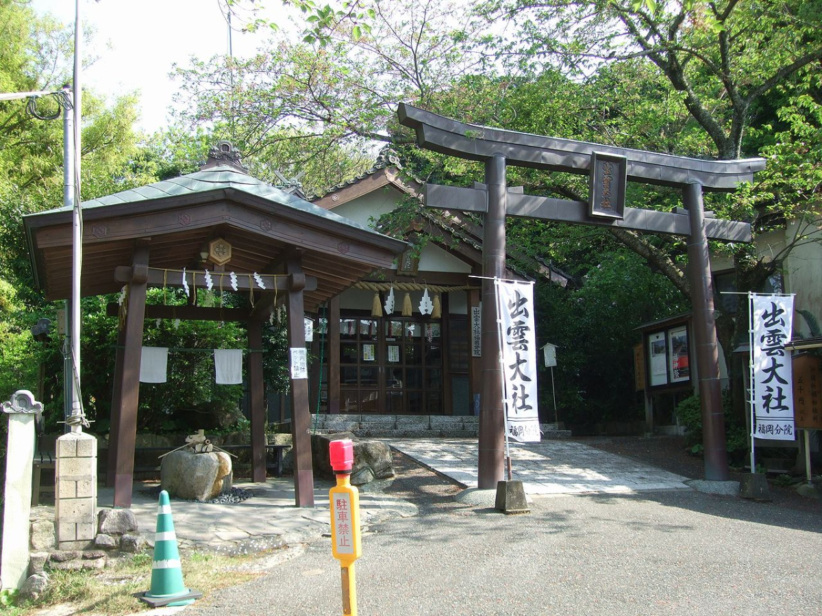 鳥居と社殿