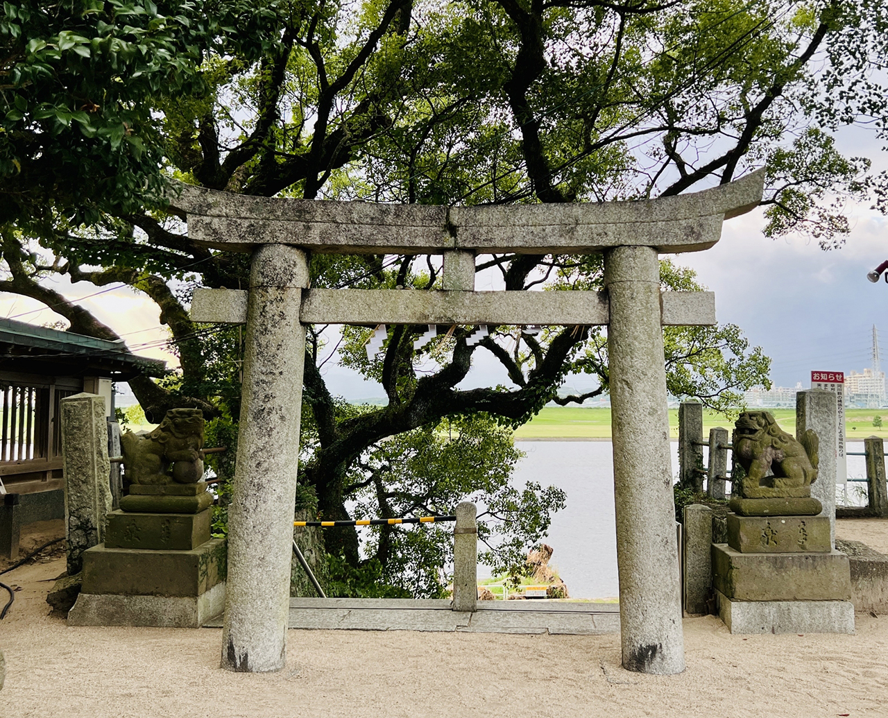 西の鳥居と筑後川