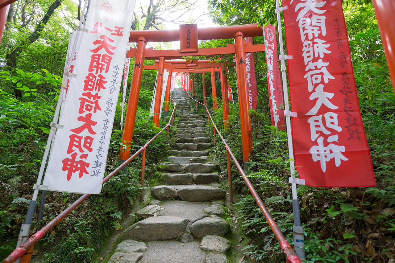天開稲荷社 鳥居