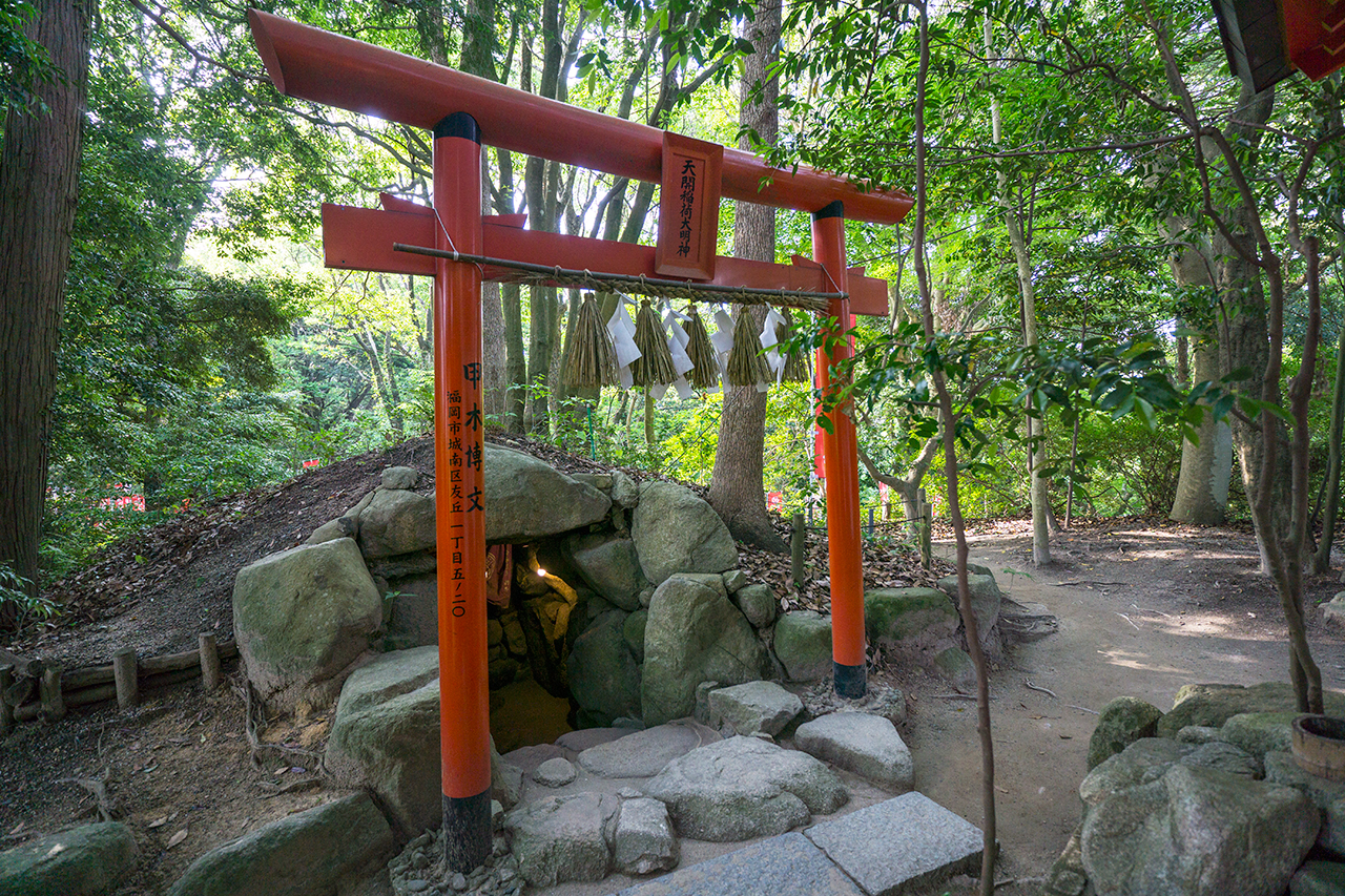 石造りの奥の院