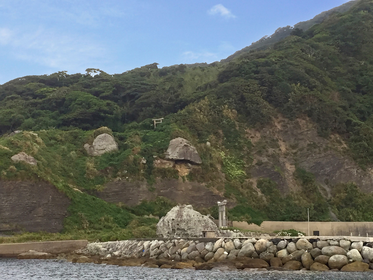 沖ノ島にある鳥居