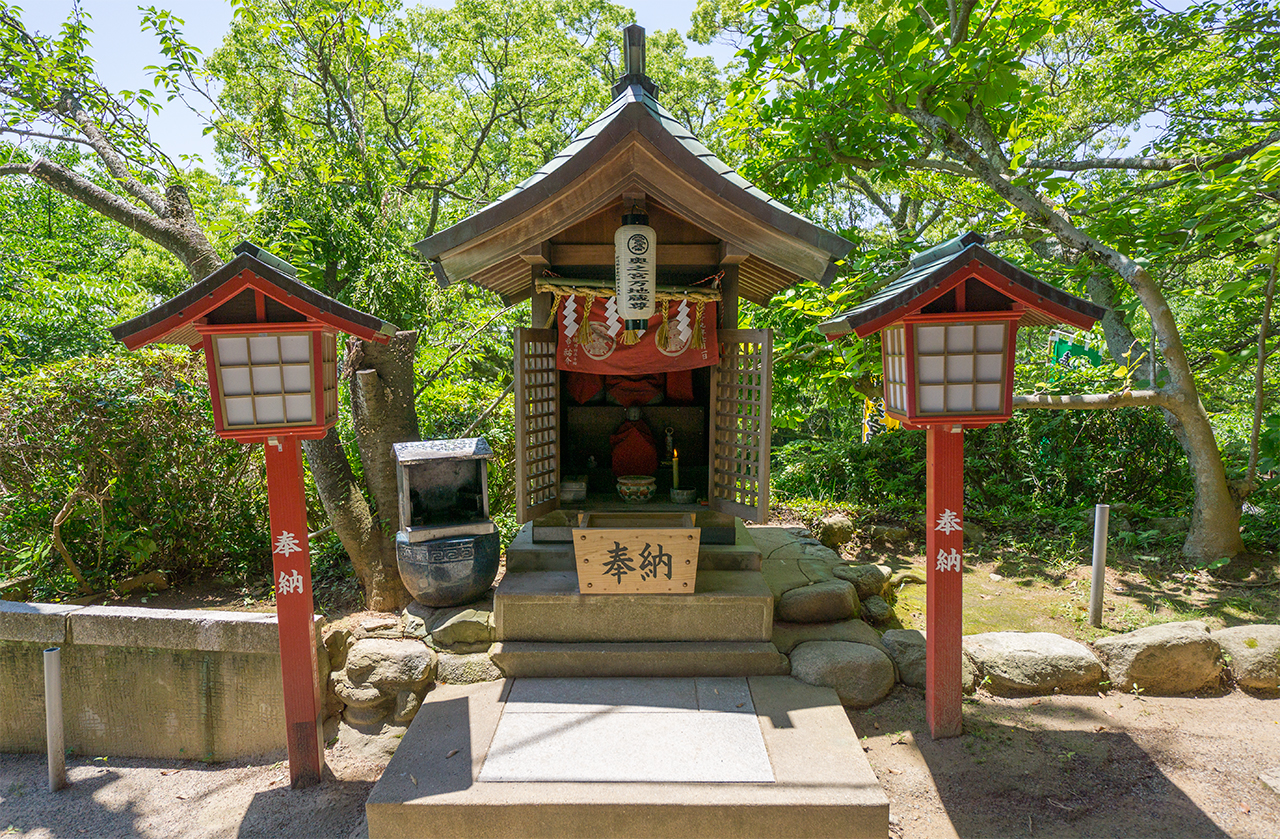 万地蔵尊 社殿