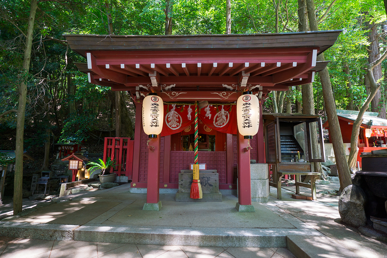 三宝荒神 社殿