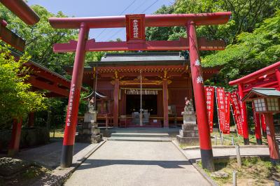宮地嶽神社 稲荷神社 鳥居と社殿