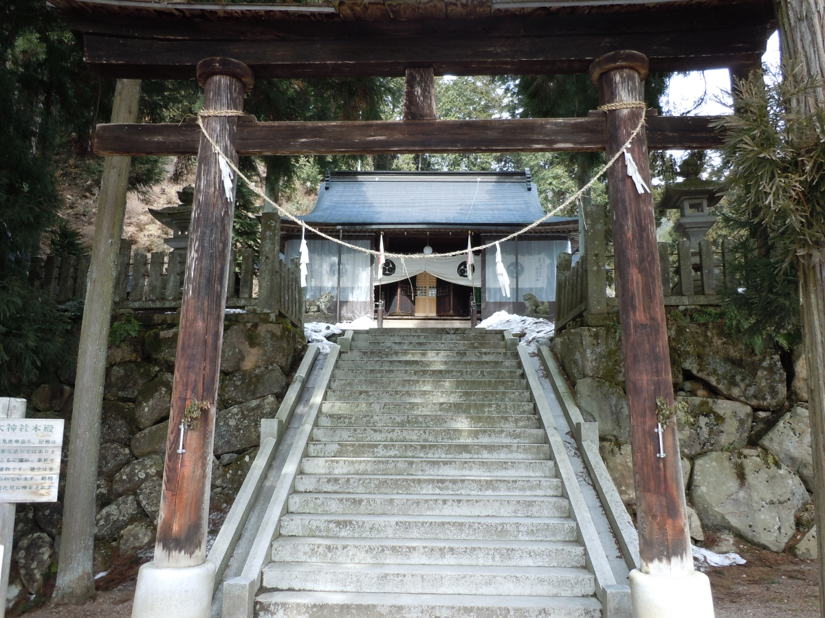 鳥居と拝殿