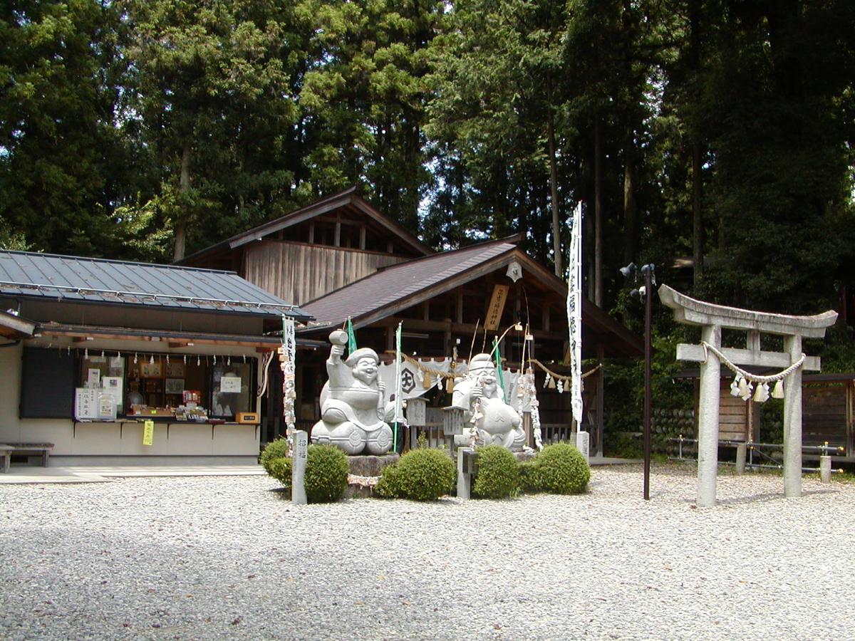 鳥居と拝殿