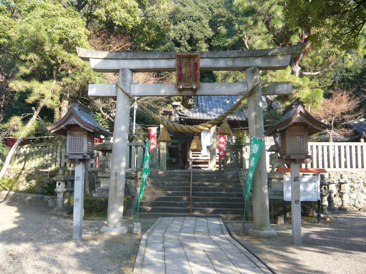 鳥居と拝殿