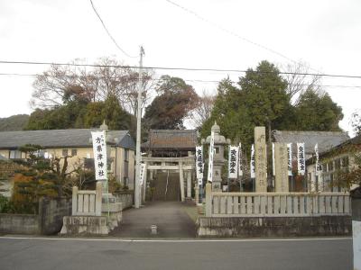 方県津神社 鳥居と拝殿