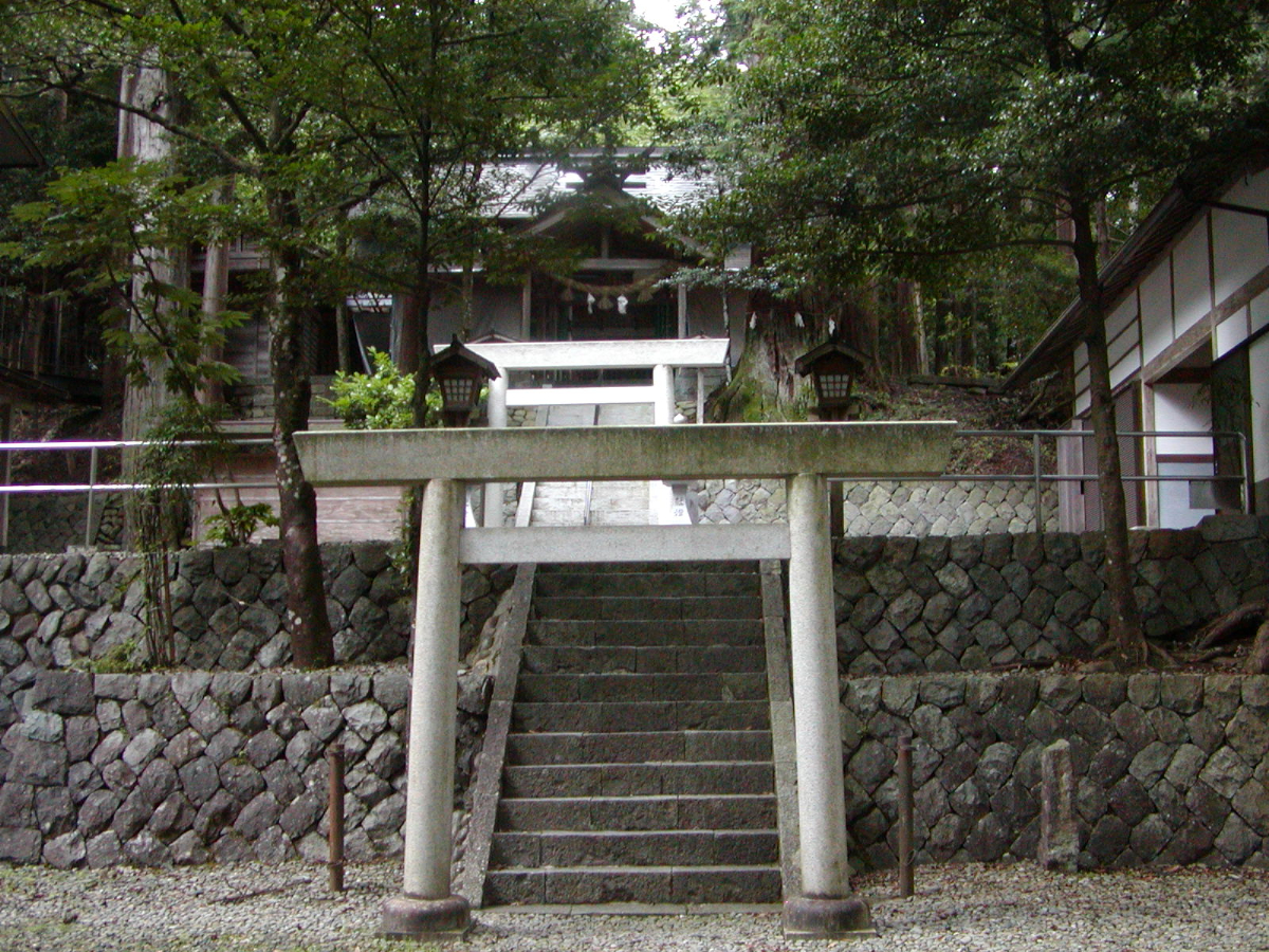 鳥居と拝殿