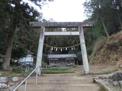 絹丸神社 鳥居と拝殿
