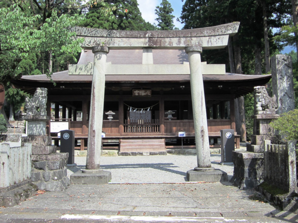 鳥居と拝殿