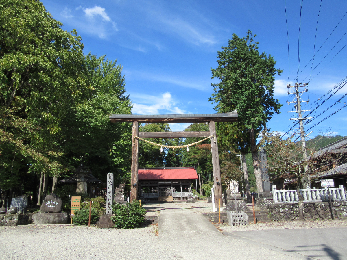 鳥居と拝殿