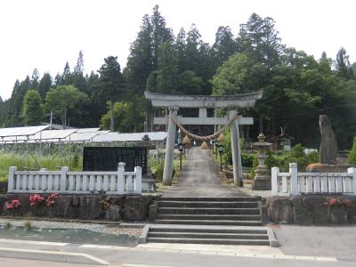 高田神社 鳥居と参道