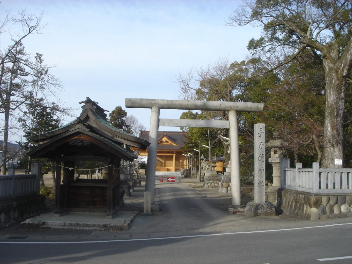 鳥居と拝殿