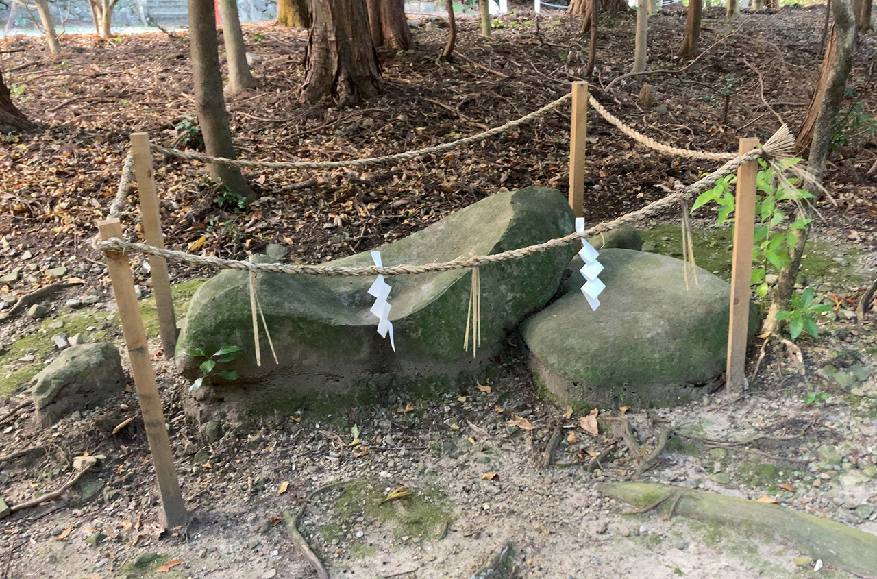 南宮大社 石船社 船形石