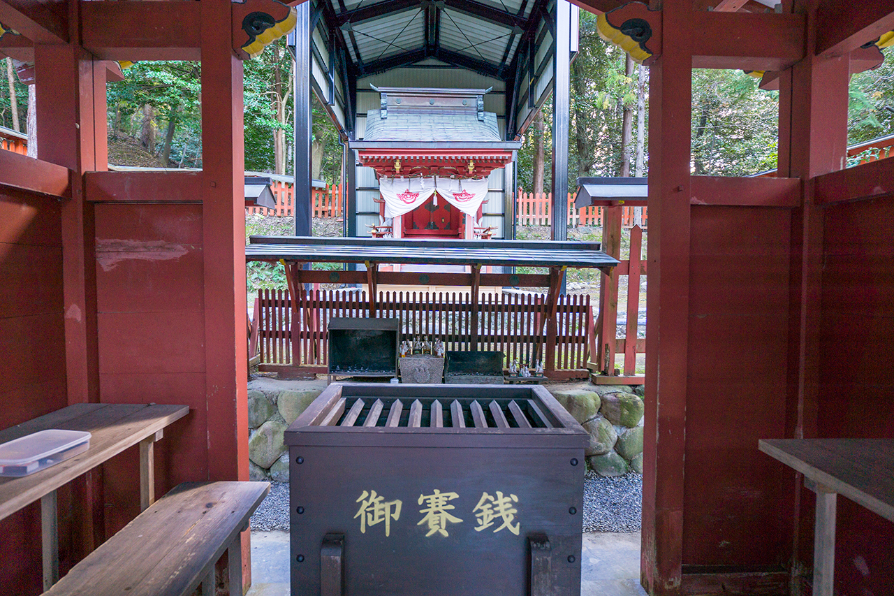 南宮大社 南宮稲荷神社 拝殿内から見る本殿