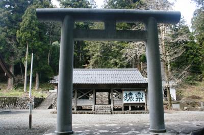能郷白山神社 鳥居と拝殿