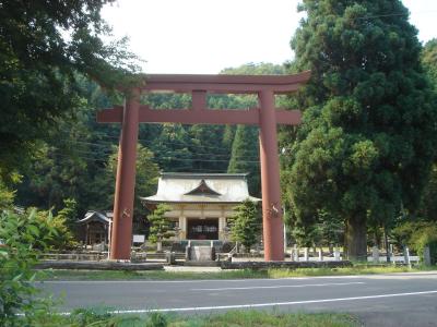 三輪神社 鳥居と拝殿