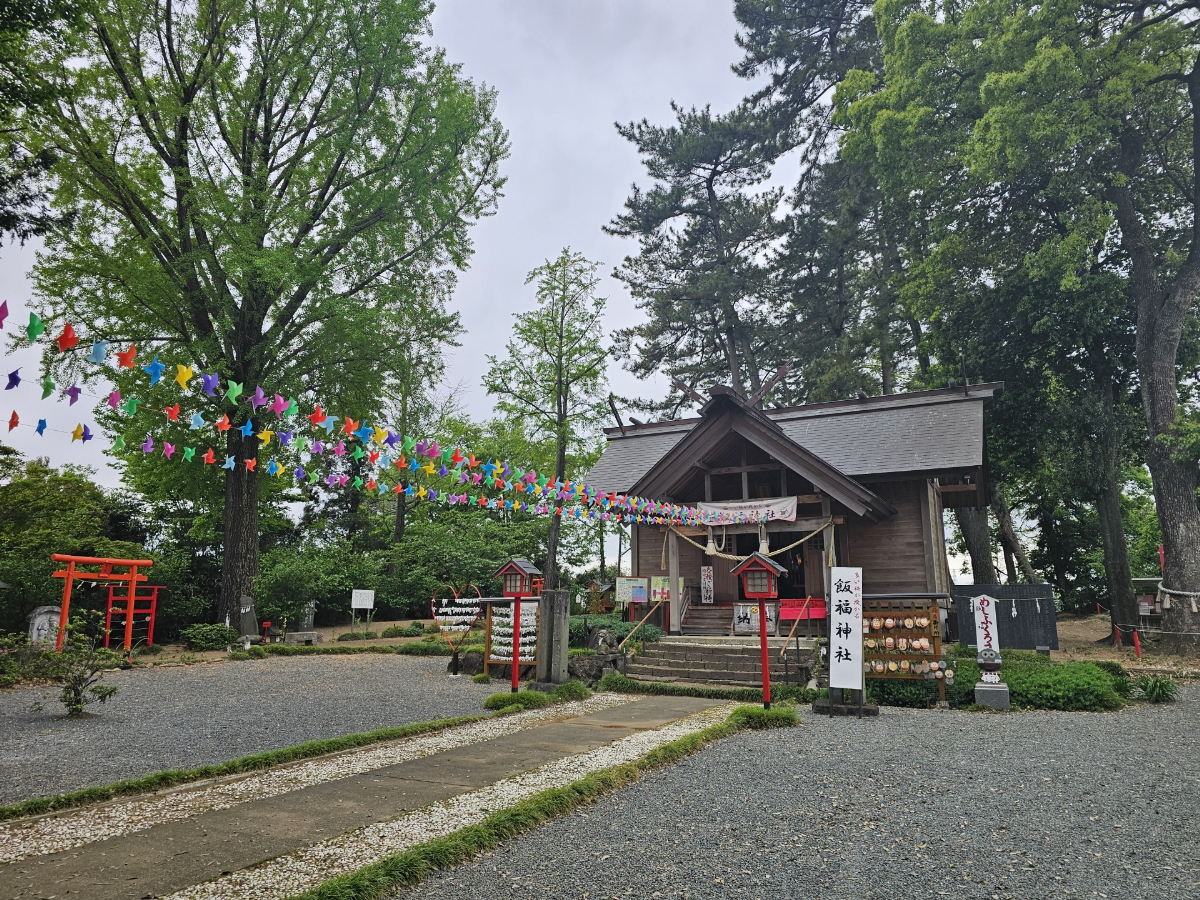参道と拝殿
