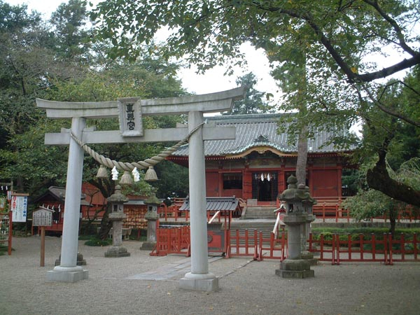 鳥居と拝殿