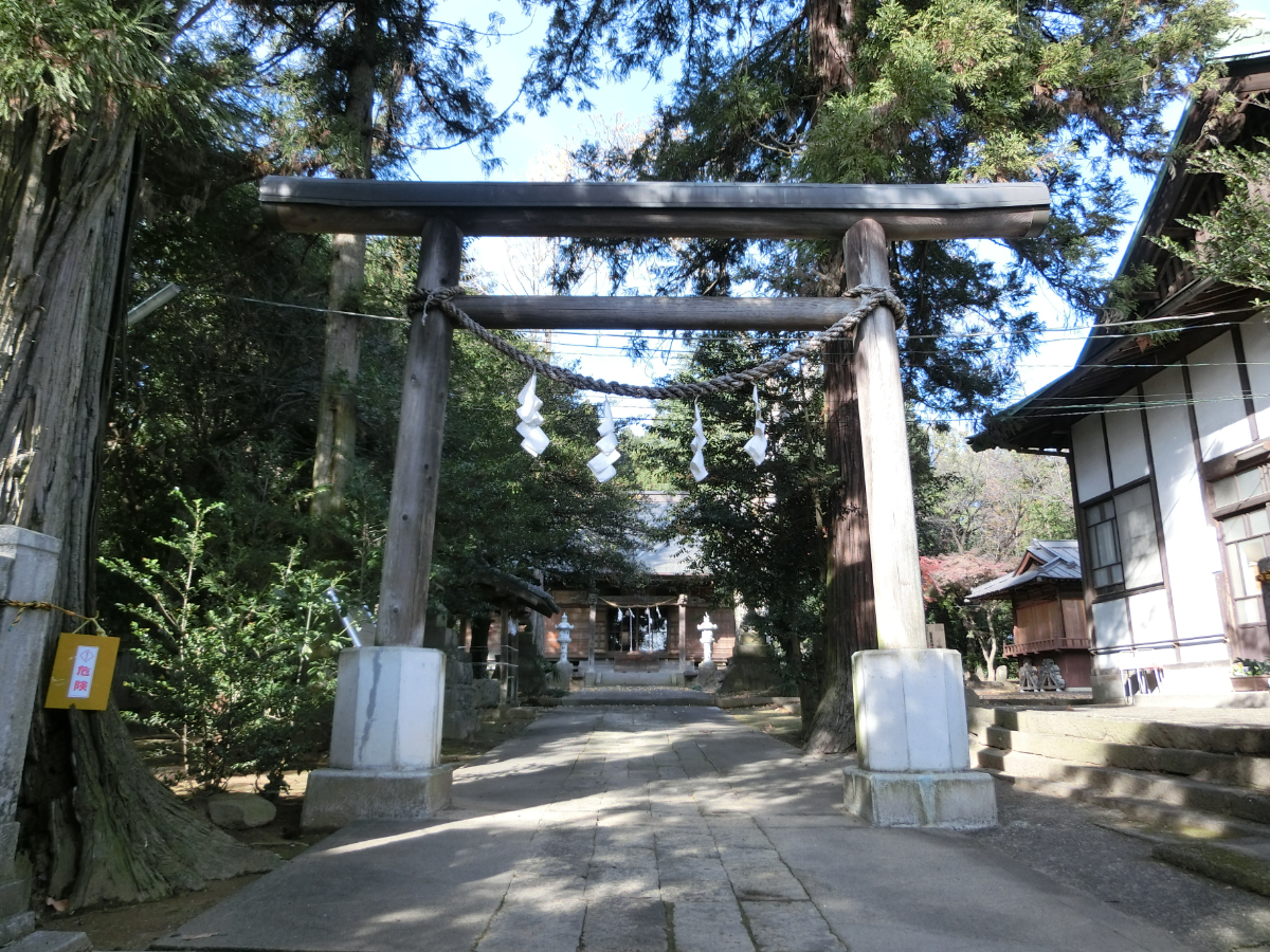 鳥居と拝殿