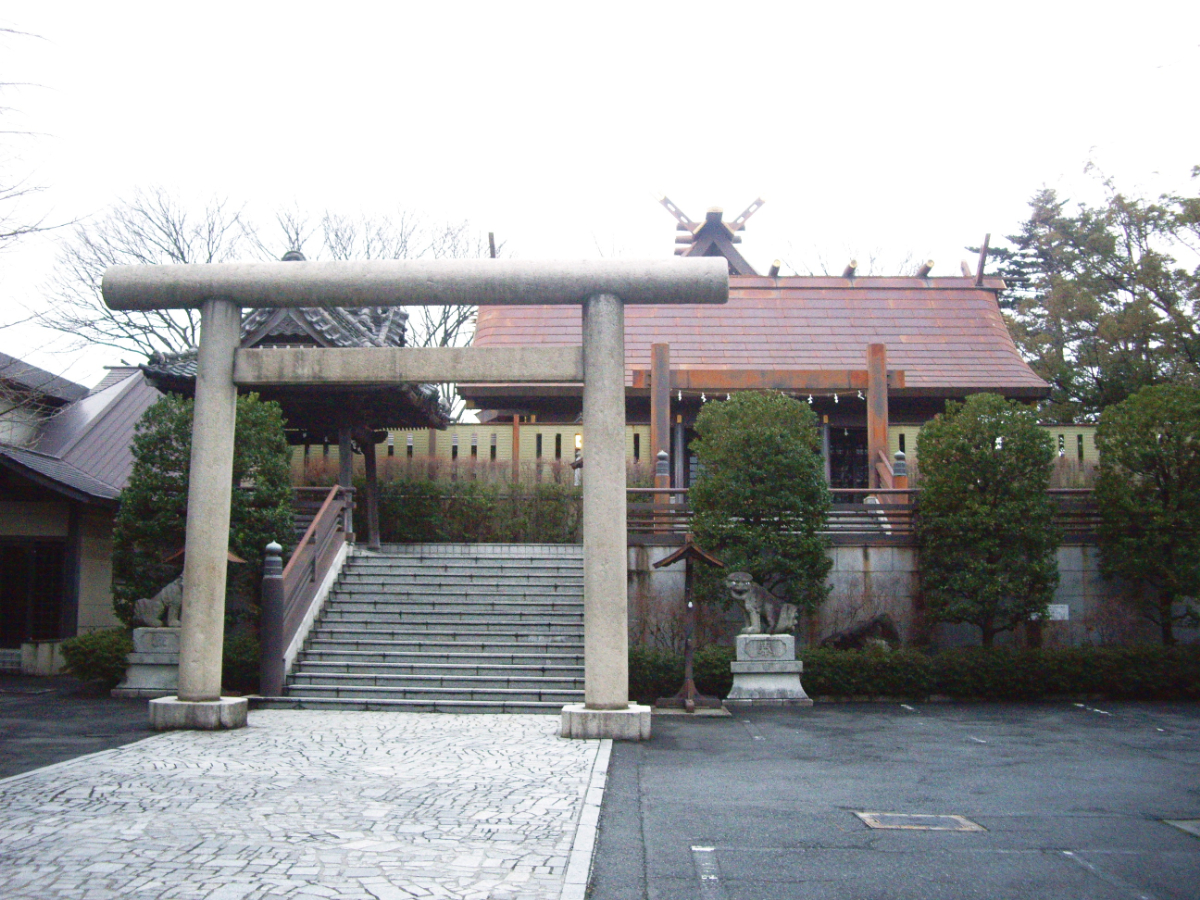 鳥居と拝殿