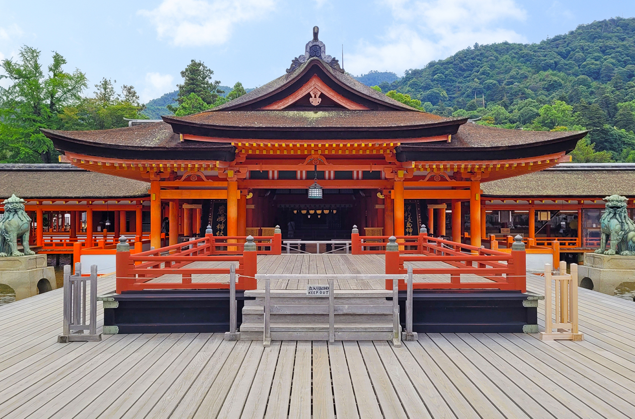 拝殿と高舞台正面