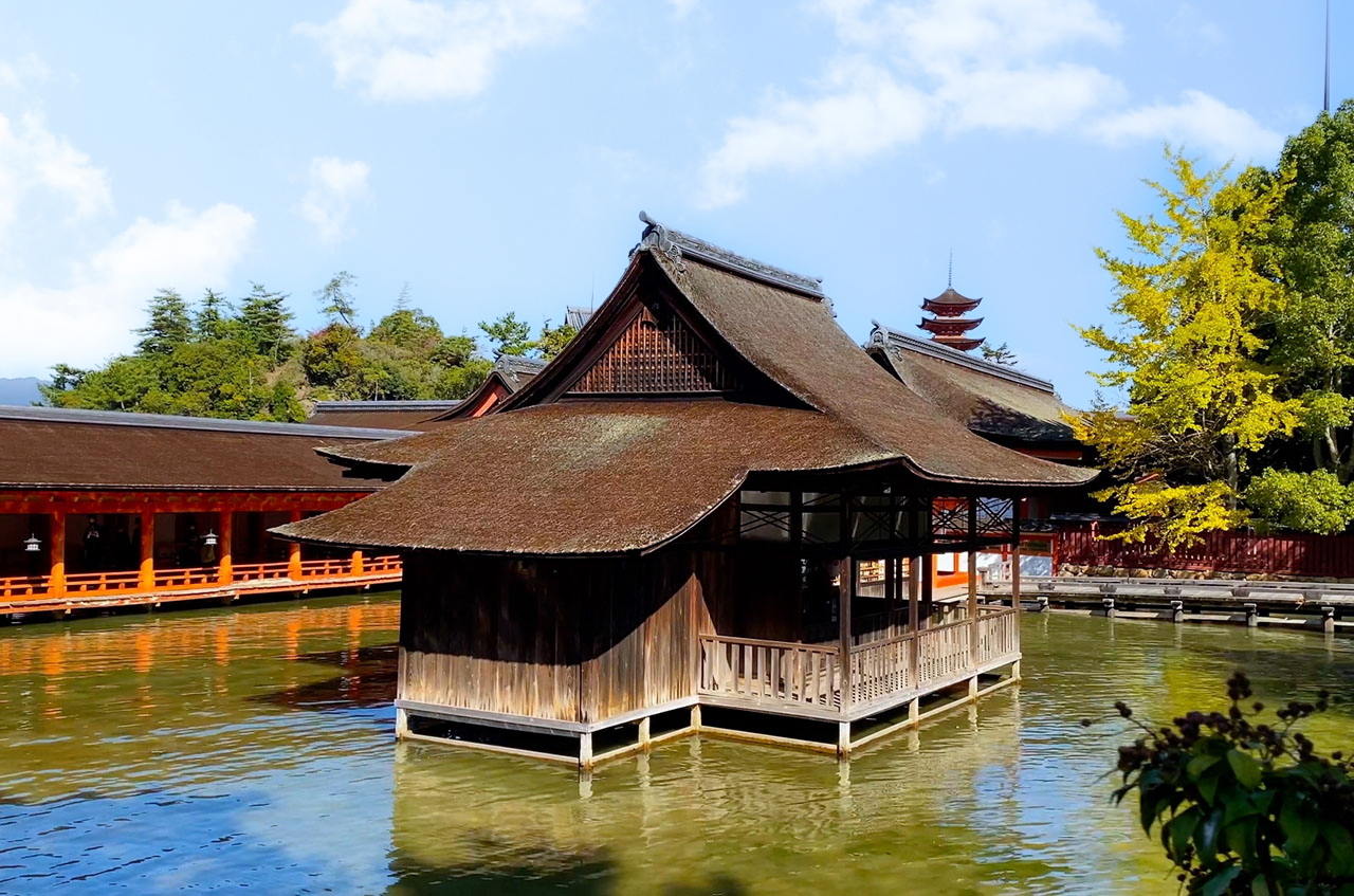 天神社 社殿と絵馬 