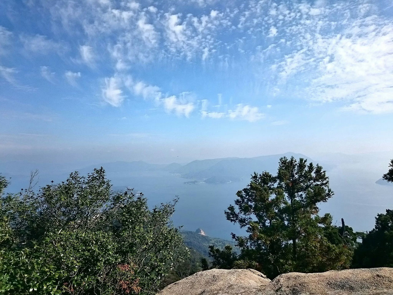 弥山山頂付近からの風景